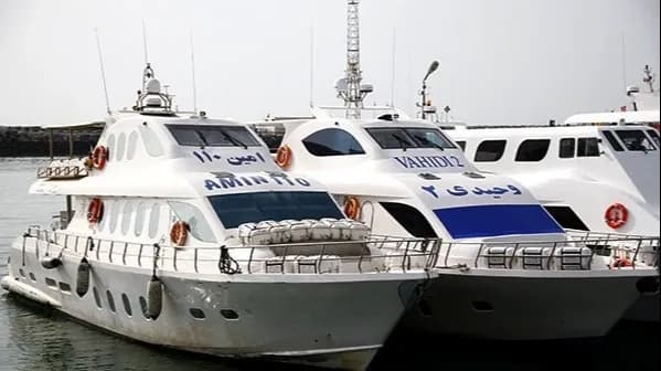 نمایی از اسکله شهید ذاکری قشم و شناورها