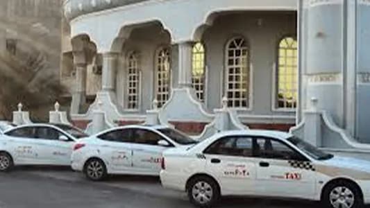 تاکسی‌های جزیره قشم در مسیر جاده ساحلی