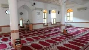 نمای داخلی و ستون‌های مسجد جامع تاریخی قشم