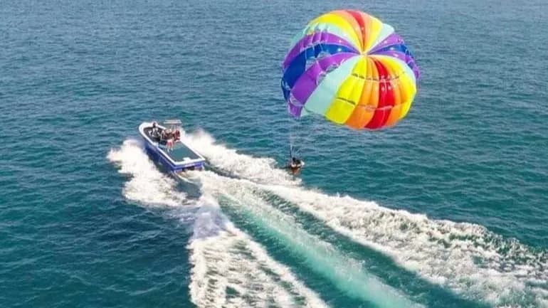 نمایی زیبا از سواحل و تفریحات آبی جزیره قشم