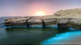 نمایی از سواحل صخره‌ای قشم در سال ۲۰۲۶