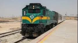سفر به قشم با قطار و عبور از میان ریل‌ها