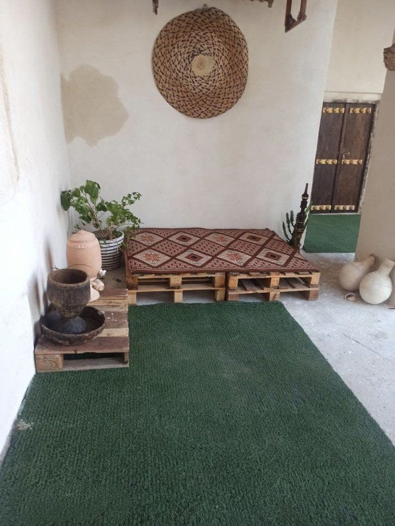 سرویسِ بهداشتیِ فرنگی و روشویی در بوم‌گردی چیرا قشم