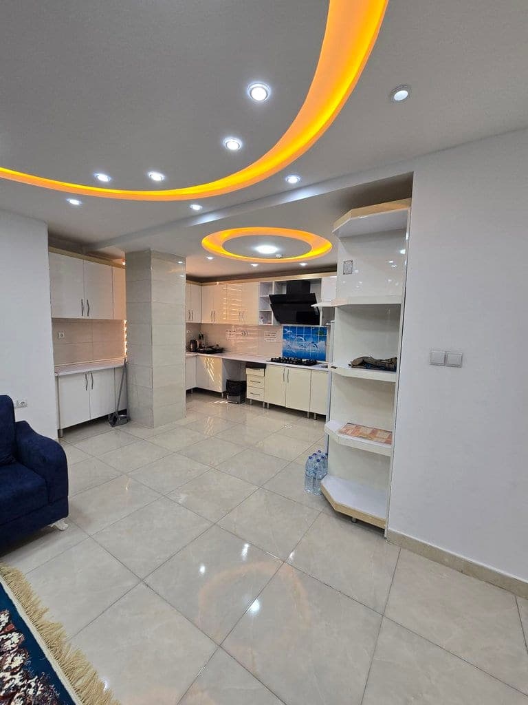راهرو و کابینت‌بندی داخلی آپارتمان سجادی قشم