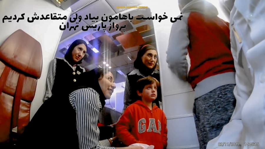 نمی خواست با ما بیاد ولی در نهایت متقاعدش کردیم، پرواز پاریس تهران، ماهان