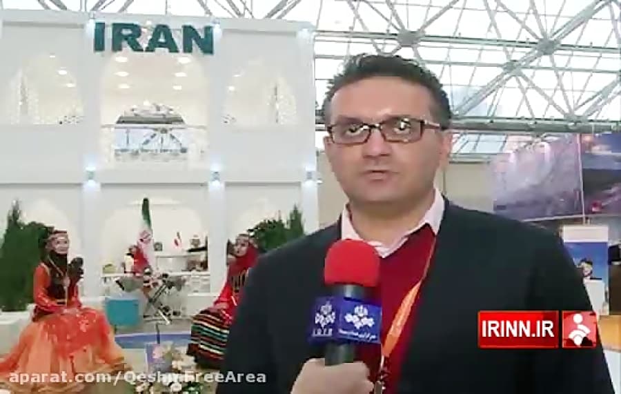 اهداء تندیس به غرفه ایران در نمایشگاه مسکو