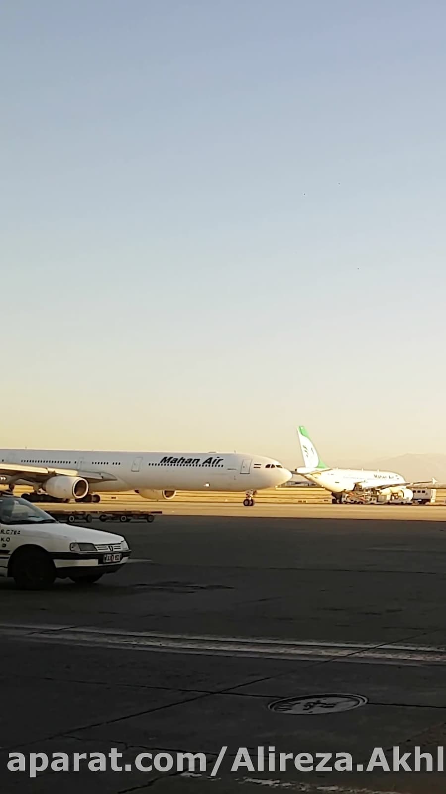 تاکسی ایرباس 340 سری 600 شرکت هواپیمایی ماهان || Mahan air