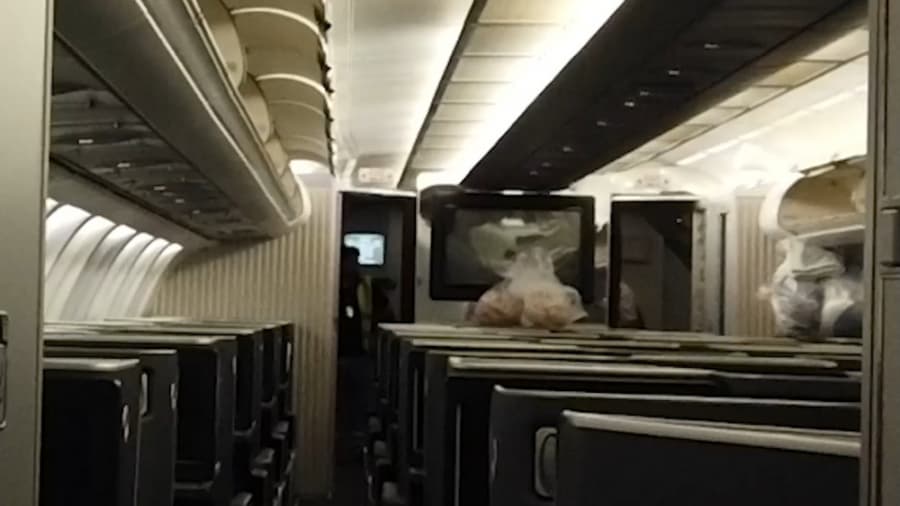 بعد از یک پرواز طولانی، فرودگاه امام خمینی تهران // IKA Airport, Tehran