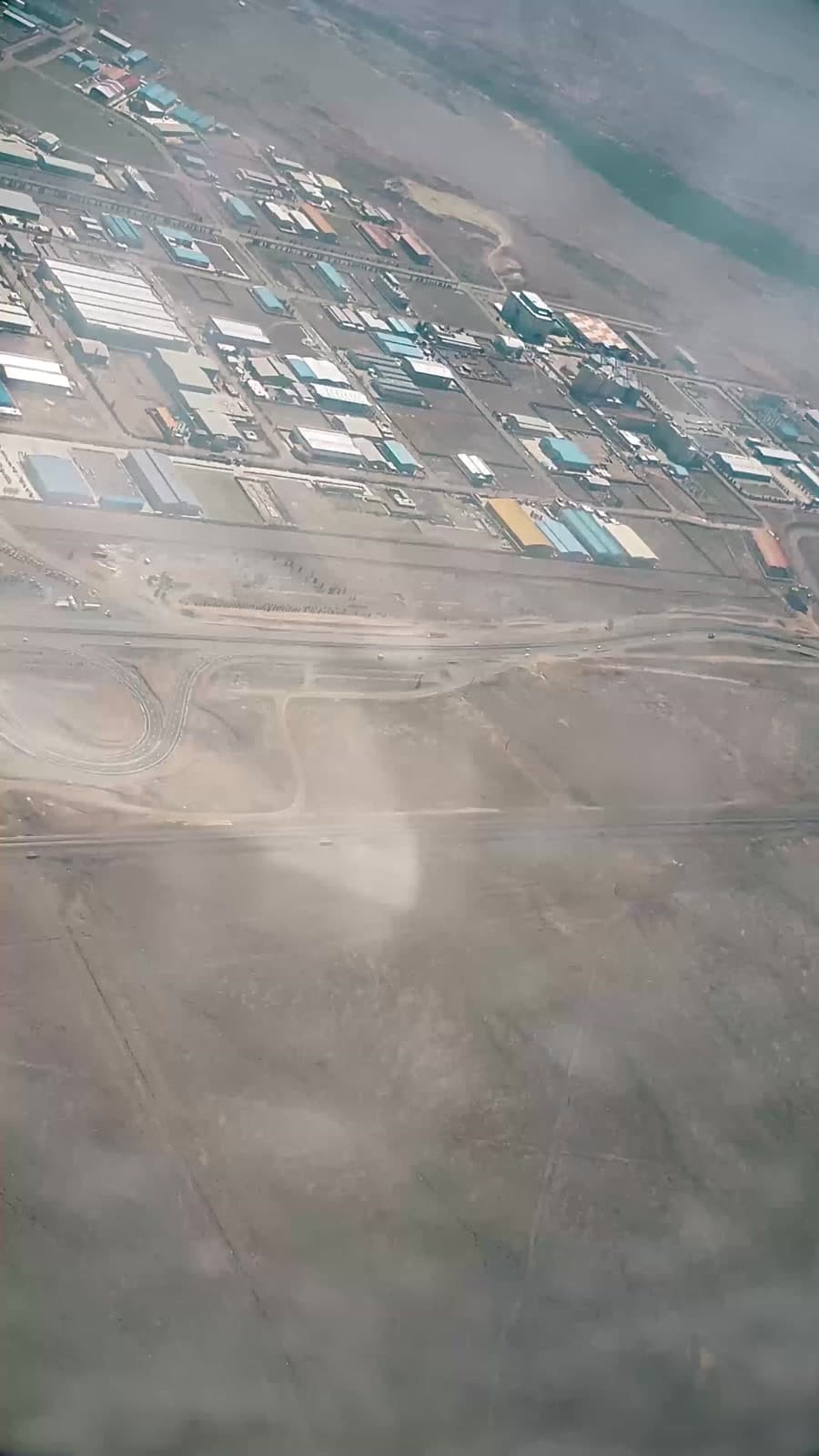 پرواز بر فراز شهر و شهرک صنعتی پرند، فرود در فرودگاه امام خمینی تهران، ماهان ایر