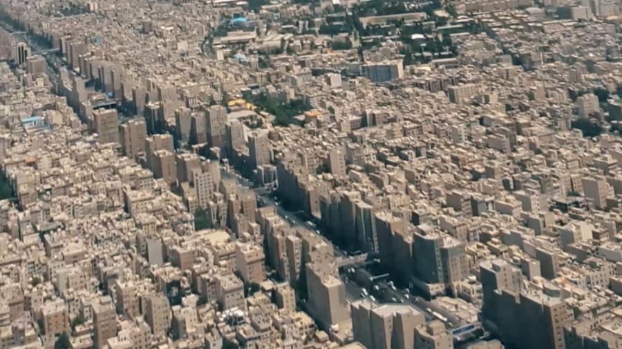 تقرب و فرود در فرودگاه مهرآباد تهران، کل شهر تهران // Tehran from above