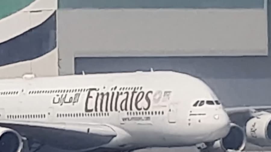 فرودگاه دوبی، هواپیمایی امارات و فراز (تیک آف) از فرودگاه دوبی // Mahan Air