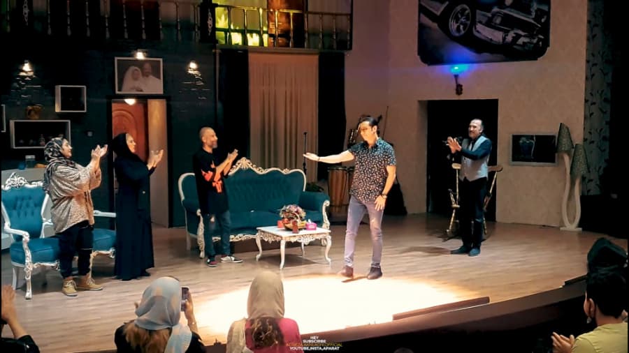 به هیچ وجه نمایش کمدی "آچمز" رو از دست ندید ((پردیس سینمایی کورش))