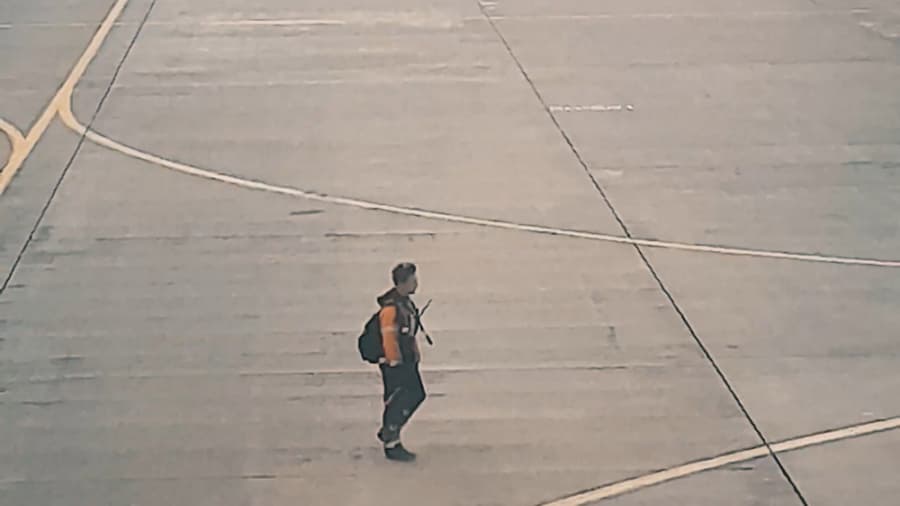 زمانی که هواپیما پوش بک (حرکت رو به عقب) می کنه، یکی مراقبه