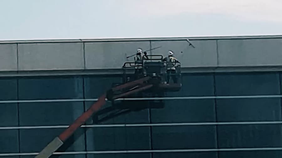 کارگران مشغول کارند، فرودگاه دوبی // Dubai Airport