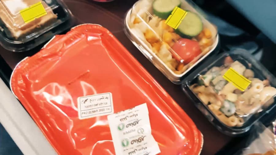 سرویس غذای گرم اکونومی کلاس شرکت هواپیمایی ماهان // Mahan Air