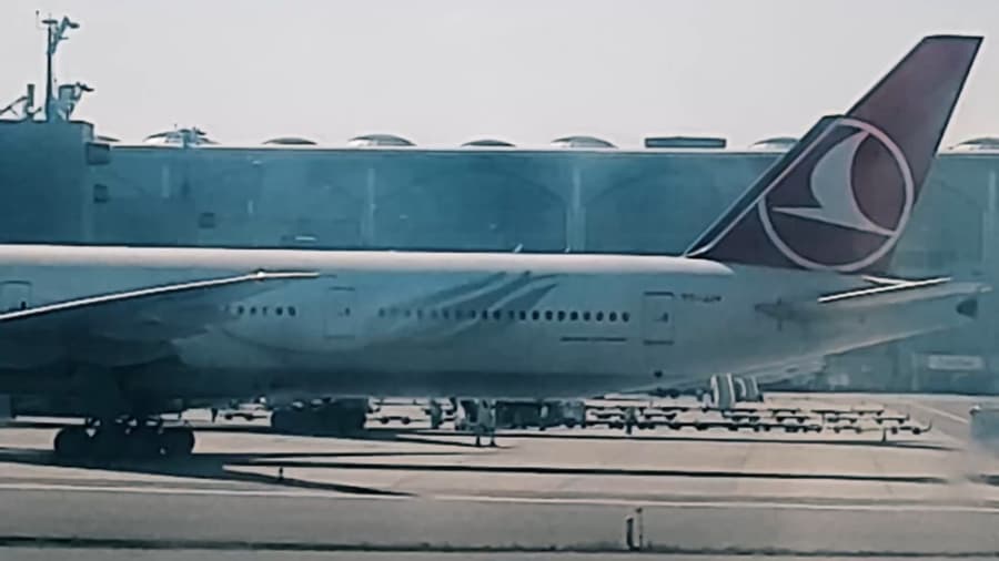 هواپیماهای پارک شده ی ترکیش و پاکستان در فرودگاه استانبول ترکیه