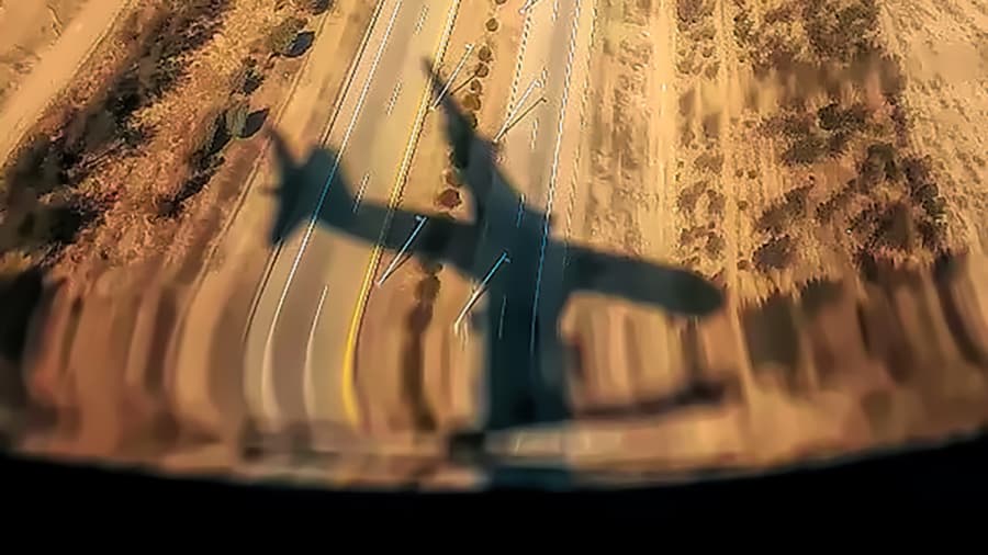 سایه ایرباس 340 شرکت هواپیمایی ماهان در فرودگاه امام حین فرود