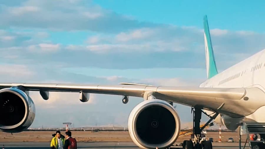 سلام روز بخیر، چون دمی می آیدو می رود غمی نیست (رمپ فرودگاه امام خمینی)