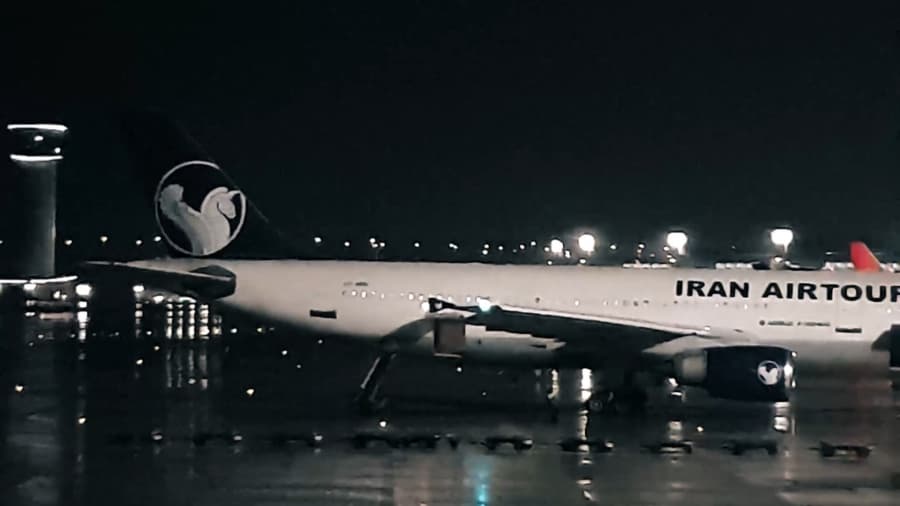 خیلی جذابه دیدن یه ایرلاین ایرانی تو فرودگاه خارجی