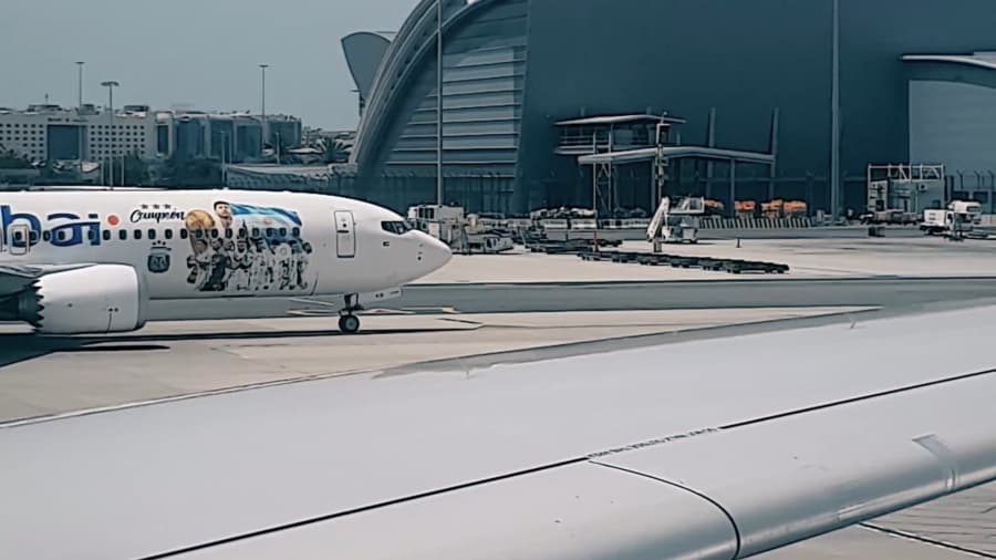 تاکسی بویینگ 737 مکس شرکت هواپیمایی فلای دوبی // فرودگاه دوبی