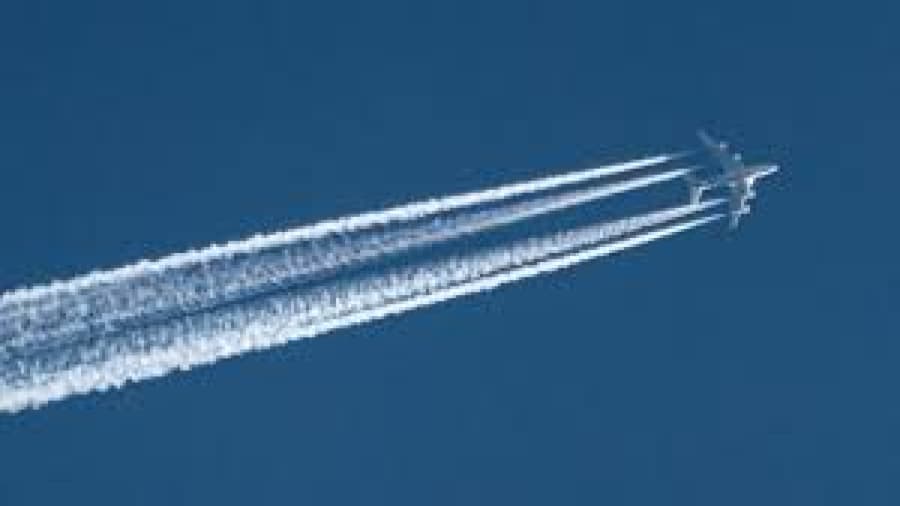 خط سفید پشت هواپیما در زمان پرواز چی هست؟