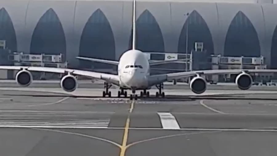 هواپیمای غول پیکر ایرباس 380 امارات // فرودگاه دوبی