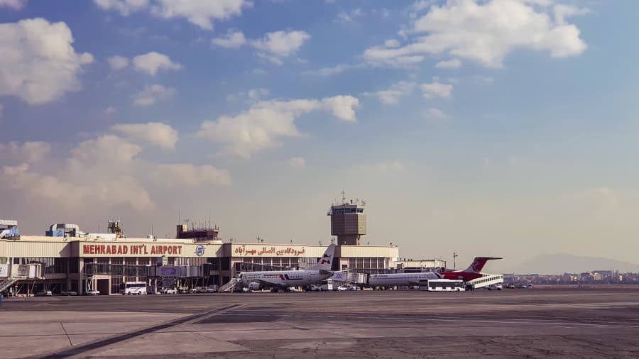 از فرودگاه مهرآباد تهران تو روز بارونی، تیک آف کردیم