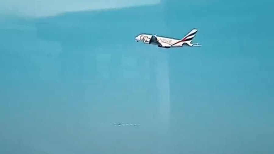 فراز و تیک آف بزرگترین هواپیمای مسافربری جهان، ایرباس 380 // Emirates