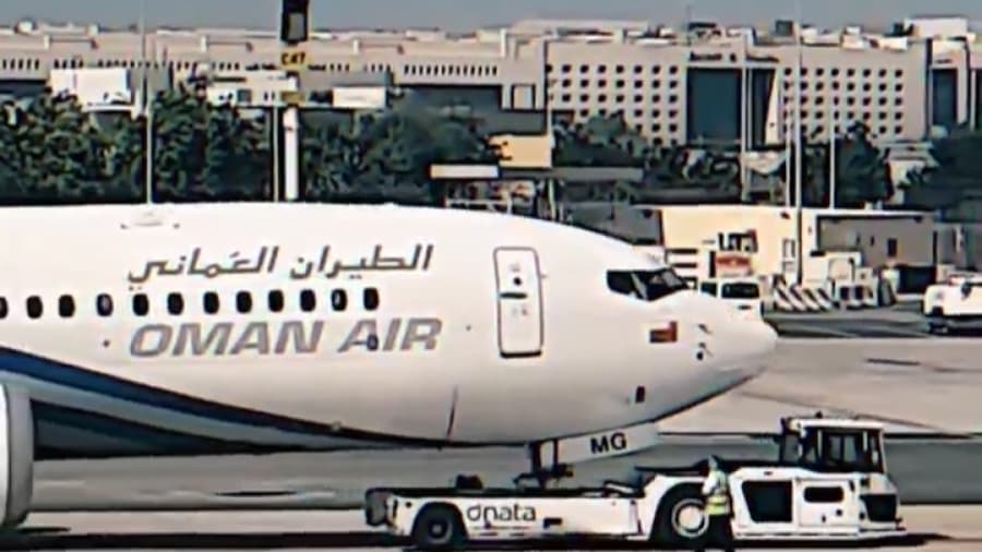 بویینگ 737 شرکت هواپیمایی عمان ایر // Dubai International Airport