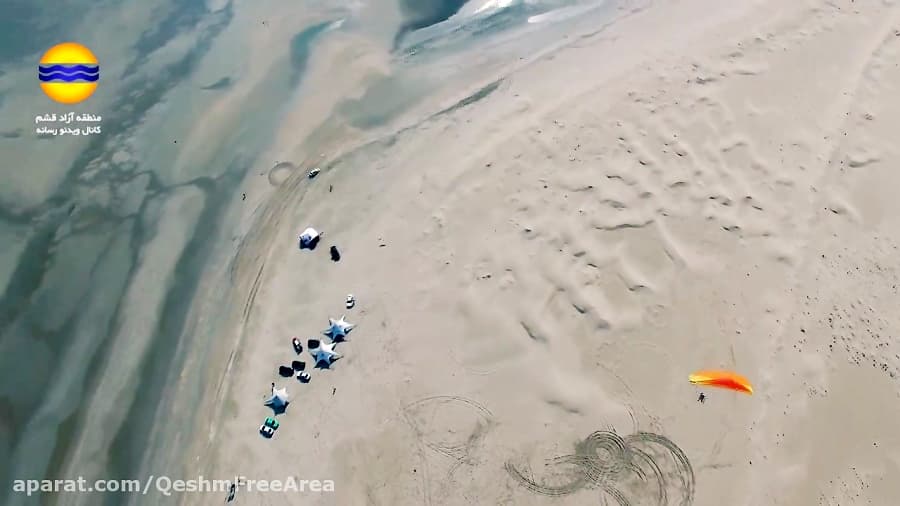 هیجان پرواز بر فراز آسمان قشم با پاراگلایدر