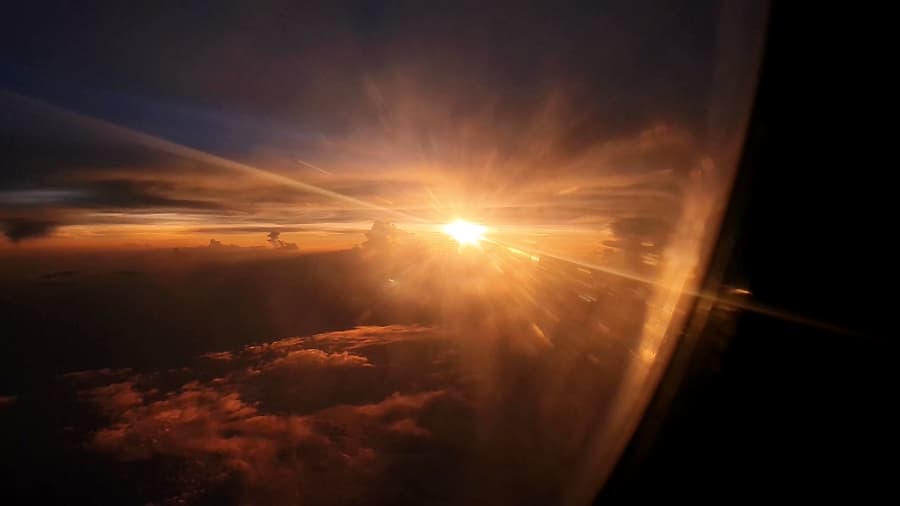 صبح زیبای من، طلوع خورشید در حین پرواز