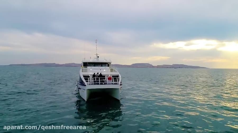 بهره برداری و به آب اندازی شناور مسافر بری الماس قشم1
