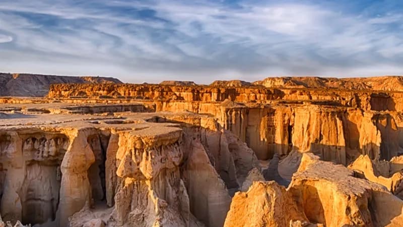 نمای هوایی از دره ستارگان قشم در غروب آفتاب