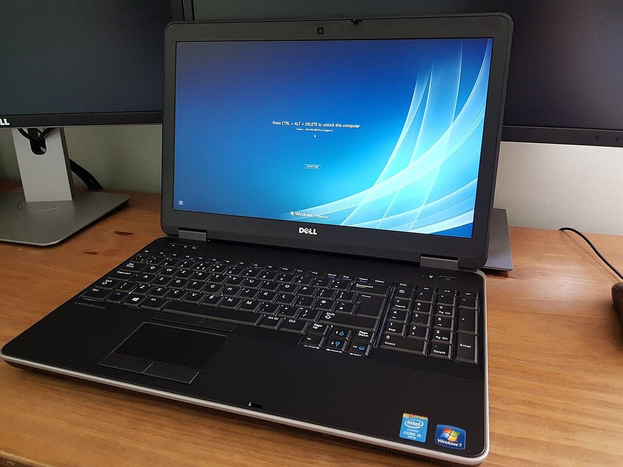 دل لتیتیود 7490 – Core i5 / 8GB / 256GB