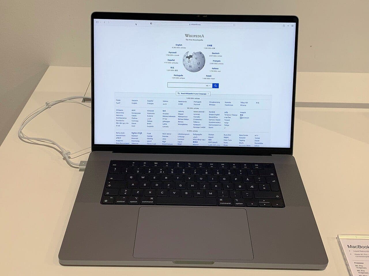 مکبوک پرو ۲۰۱۹ ۱۳ اینچ – Core i5 / 8GB / 256GB